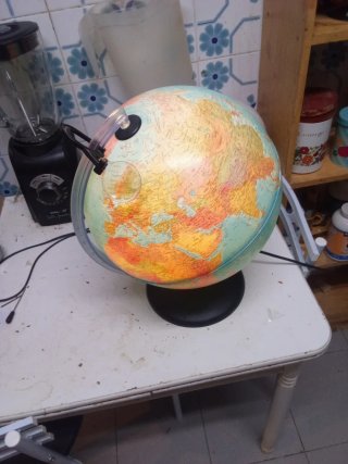 Globo terráqueo iluminado
