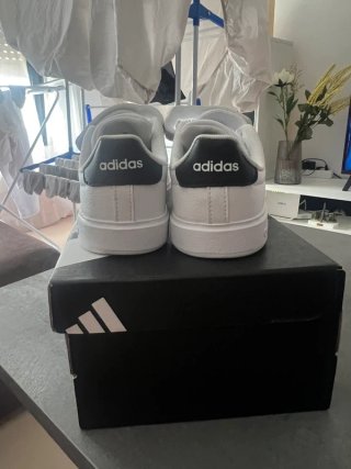 Zapatillas Adidas Blancas y Negras Originales