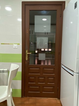 2 Puertas madera doble cristal.