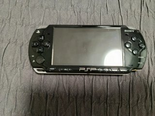 PSP-1000 Negra + Fundas + Memory Stick 4GB