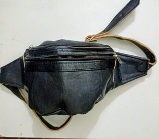 Riñonera de Cuero Artesanal Estilo y Resistencia