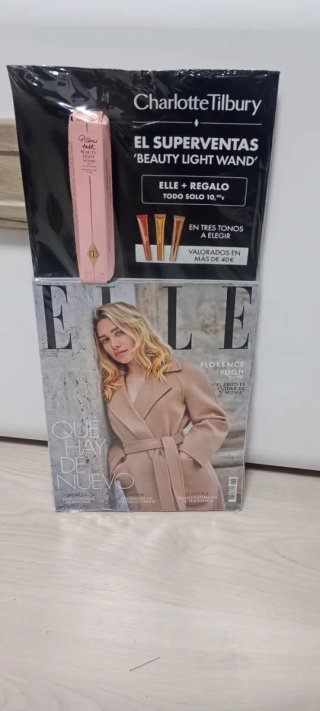 Charlotte Tilbury Beauty Light Wand + ELLE