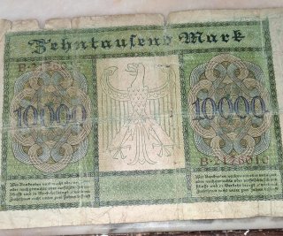 Lote de 7 Sellos Históricos y 1 Billete Antiguo