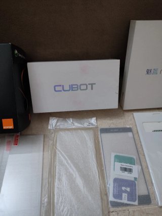 Lote de cajas, fundas, protectores etc de móvilles