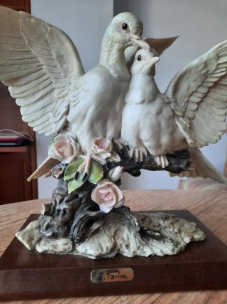 Figura E. Farina Palomas Rosas