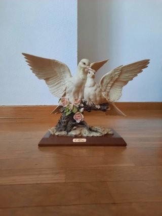 Figura E. Farina Palomas Rosas