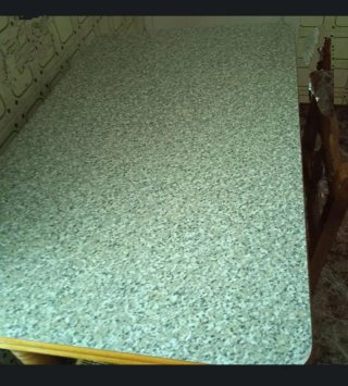 Mesa de cocina de madera y hierro