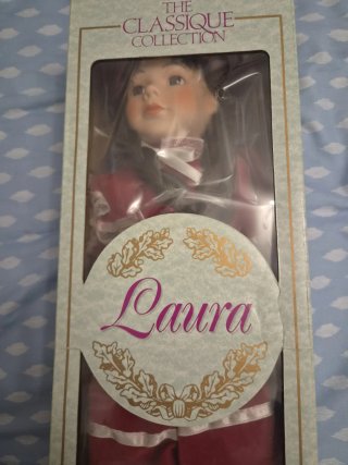 Muñeca de Porcelana Laura Colección Classique
