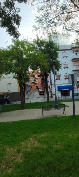 Plaza de garaje con trastero