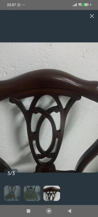 Sillas de salón tapizadas tengo 4. No son de marca