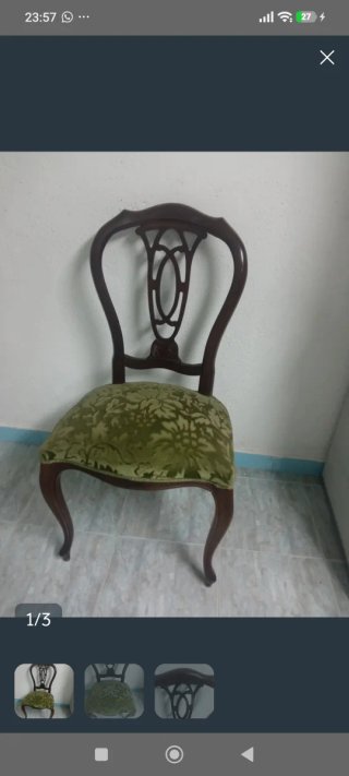 Sillas de salón tapizadas tengo 4. No son de marca