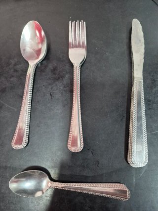 Set de cubiertos metálicos
