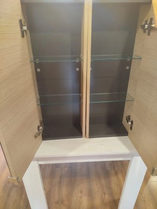 Camerino de cristal y madera