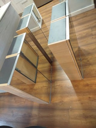 Camerino de cristal y madera
