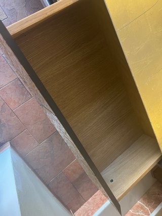 Mueble de salón negro y plata