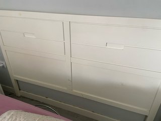 Cabecero de cama blanco y madera