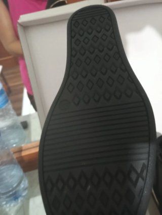 Botín negro mujer
