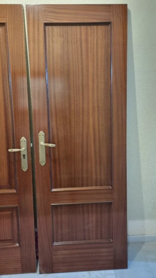 Puertas de madera maciza