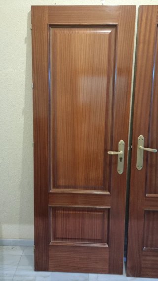 Puertas de madera maciza