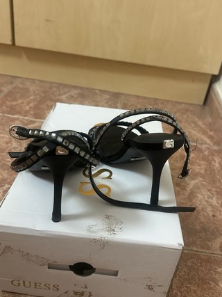 Sandalias Guess Talla 38 Negras Brillantes