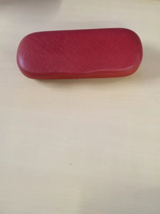 Estuche de gafas rojo