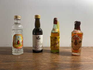 Miniaturas de botellas de licor (4 uds)