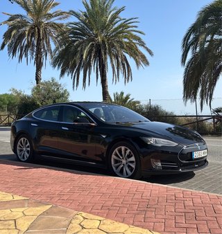 Tesla Model S 2016