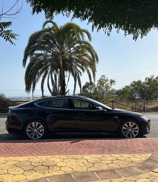 Tesla Model S 2016