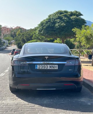 Tesla Model S 2016