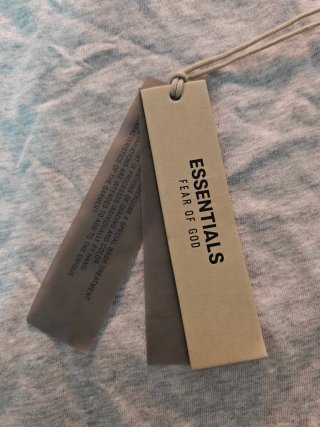 Camiseta Essentials Fear of God Gris