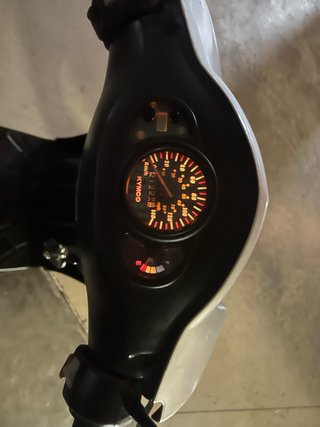 Moto Scooter Negra y Plateada