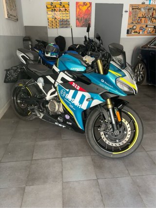 CFMOTO 300 SR