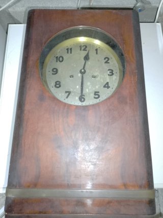 Reloj de pared antiguo madera y metal