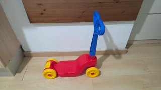 Bicicleta infantil rosa con ruedines