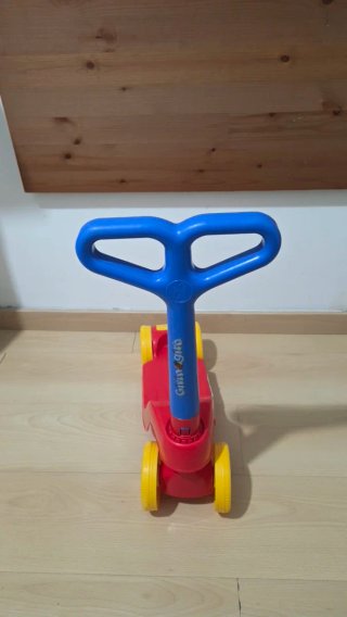 Bicicleta infantil rosa con ruedines