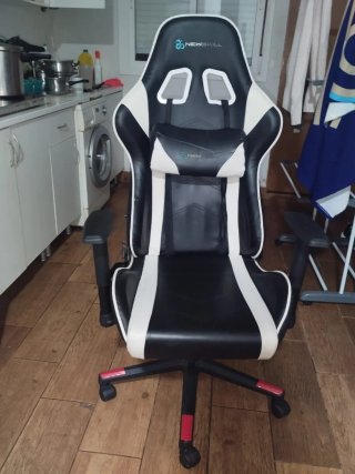 Silla Gamer Newskill Negra y Blanca