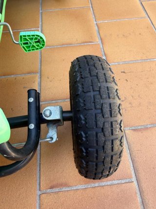 Kart a pedales verde para niños