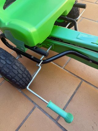 Kart a pedales verde para niños