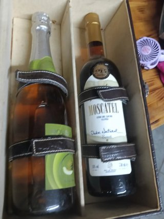 Caja de vinos y copas