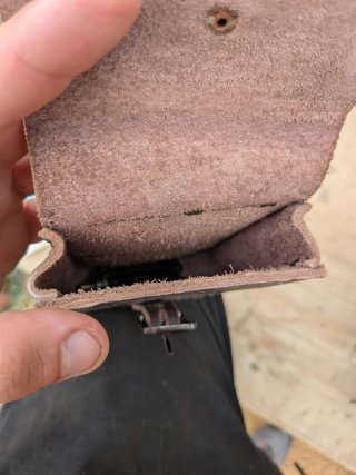 Bolso de cuero artesanal con hebilla