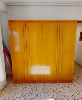 Armario ropero de madera