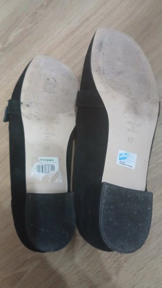 Zapatos negros con pedrería de El Corte Inglés