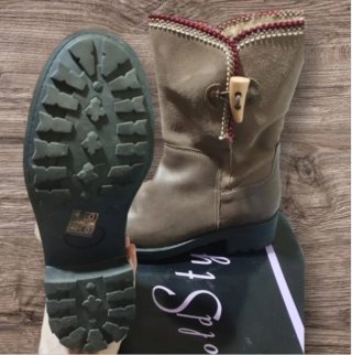 Botas de invierno beige y marrón