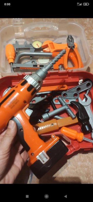 Maletín herramientas con taladro q funciona