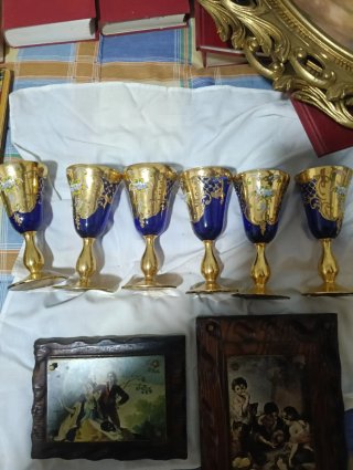 Copas de cristal azul y dorado