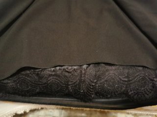 Blusa negra con detalles de encaje