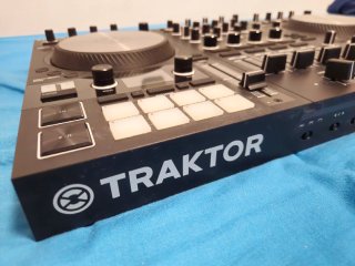 Controladora DJ Traktor Kontrol S4 MK3