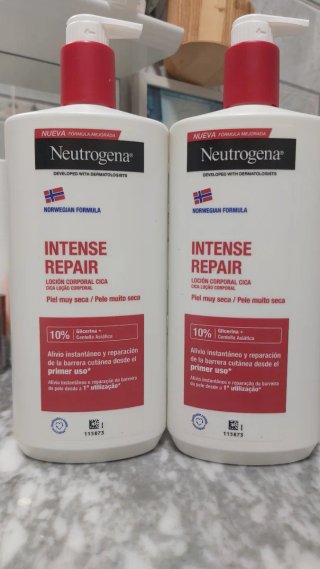 Neutrogena Intense Repair Loción Corporal CICA