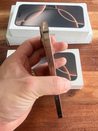 iPhone 16 Pro Dorado
