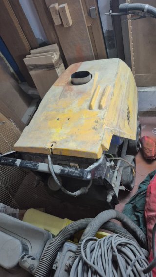 Lote de maquinaria de limpieza vieja